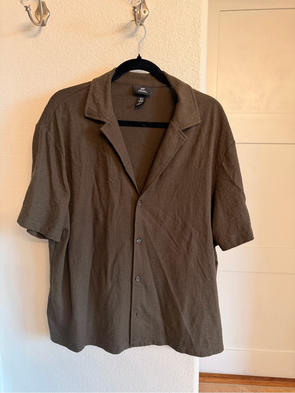 LIKE NEW | H&M Textured Resort Shirt - Dark Olive/Brown - XL